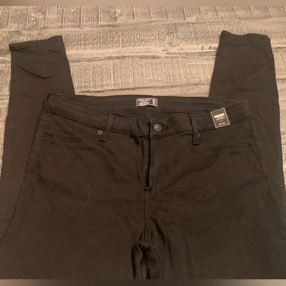 Abercrombie & Fitch Black Harper Low Rise Jean Jeggings, Black, 32/ 14 R, NWT - Picture 2 of 3